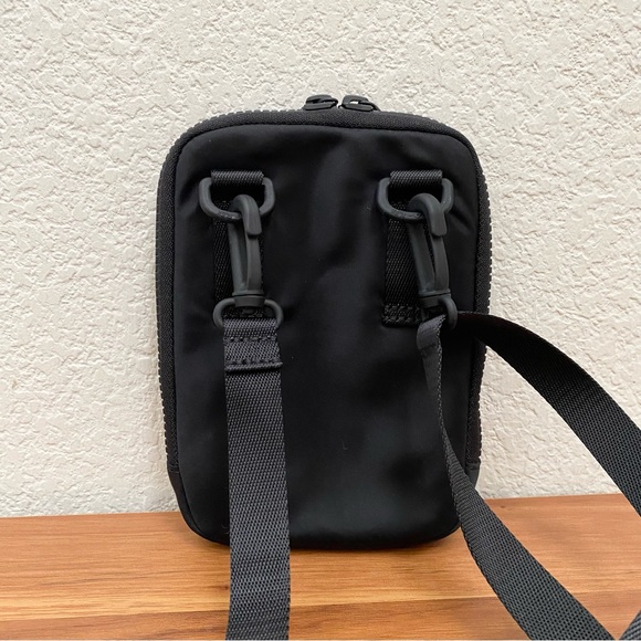 LULULEMON Athletica Black Easy Access Crossbody Bag - Picture 7 of 16